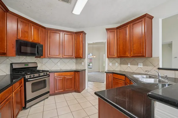 $2,800 | 7803 Deerwood Lake Drive, Humble, TX 77346