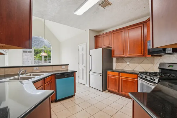 $2,800 | 7803 Deerwood Lake Drive, Humble, TX 77346