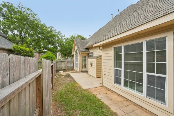 $2,800 | 7803 Deerwood Lake Drive, Humble, TX 77346