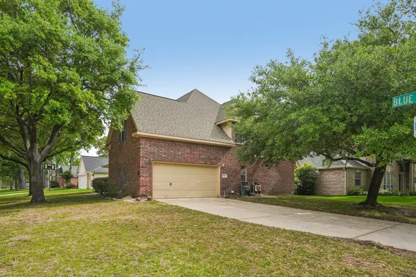 $2,800 | 7803 Deerwood Lake Drive, Humble, TX 77346