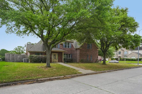 $2,800 | 7803 Deerwood Lake Drive, Humble, TX 77346