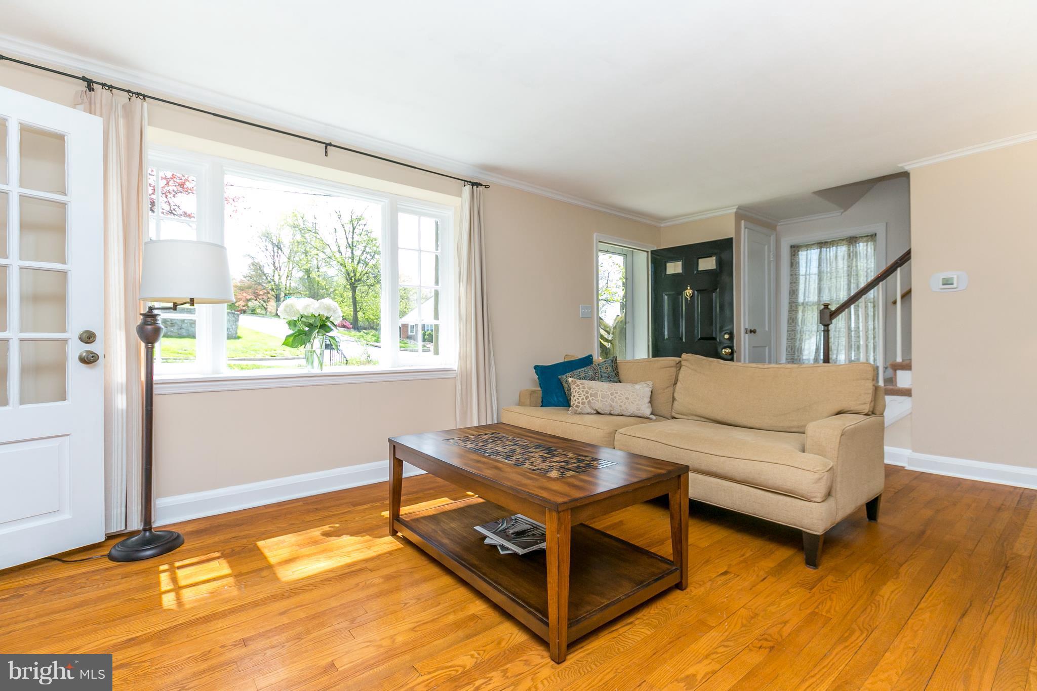 6673 Loch Hill Road Baltimore, MD 21239 - Photo 2 of 30 Living Room