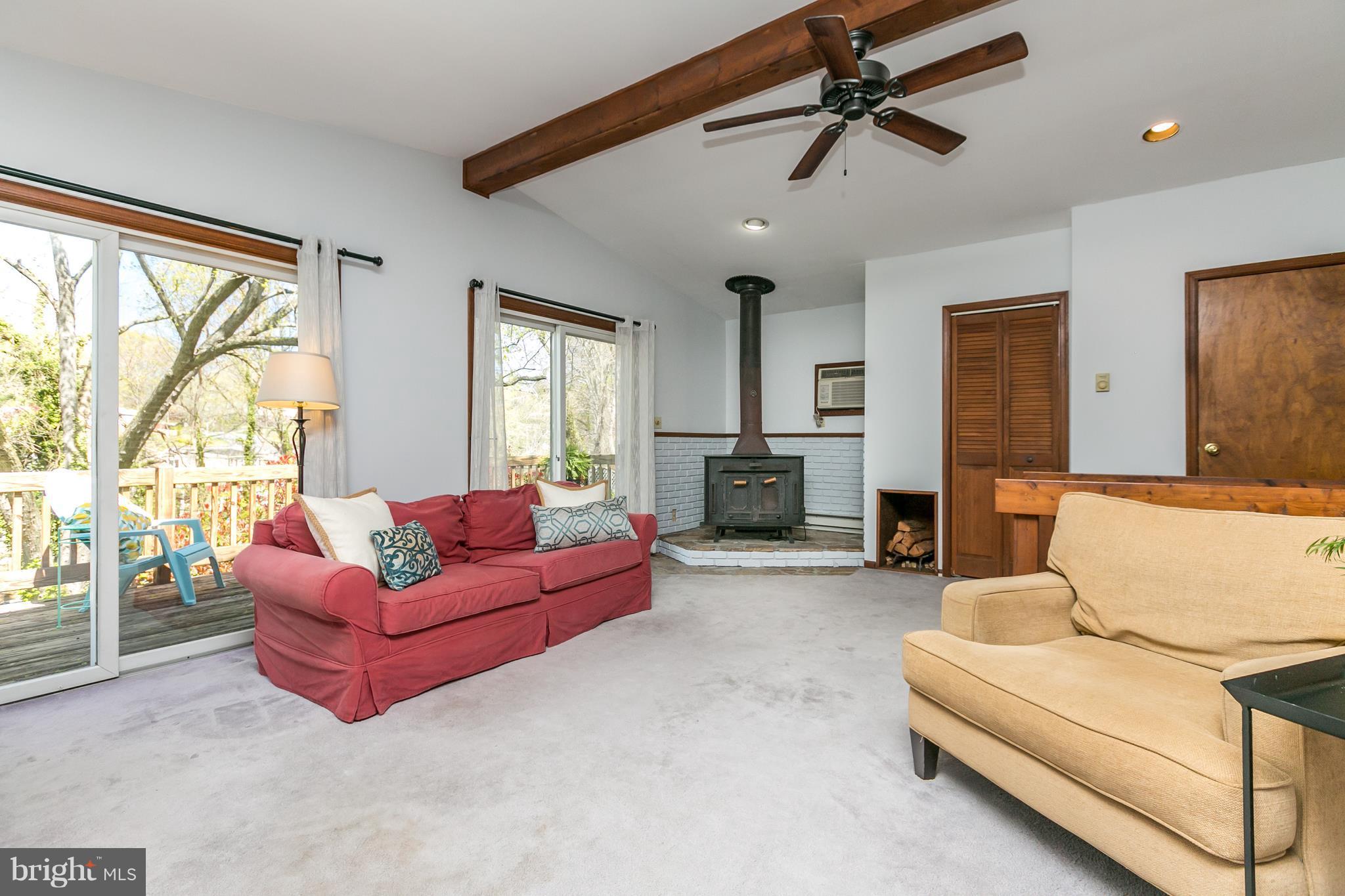 6673 Loch Hill Road Baltimore, MD 21239 - Photo 11 of 30 Family Room