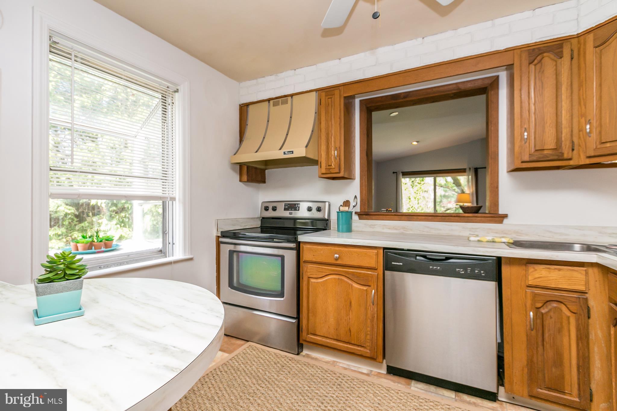 6673 Loch Hill Road Baltimore, MD 21239 - Photo 8 of 30 Kitchen