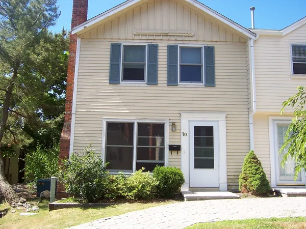 $2,175 | 15 Hines Court, Unit 10, Marblehead, MA 01945