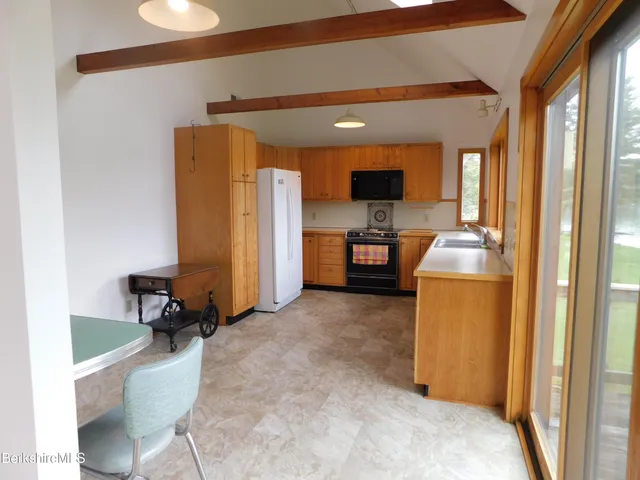 $3,500 | 122 Thomas Island Road, Pittsfield, MA 01201