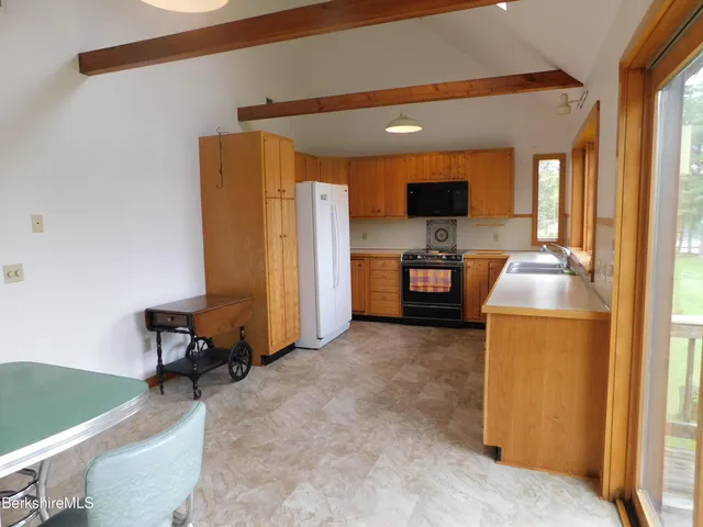 $3,500 | 122 Thomas Island Road, Pittsfield, MA 01201