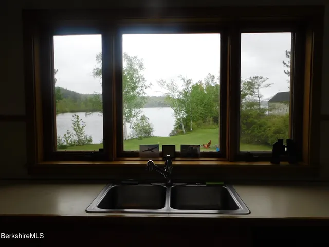 $3,500 | 122 Thomas Island Road, Pittsfield, MA 01201