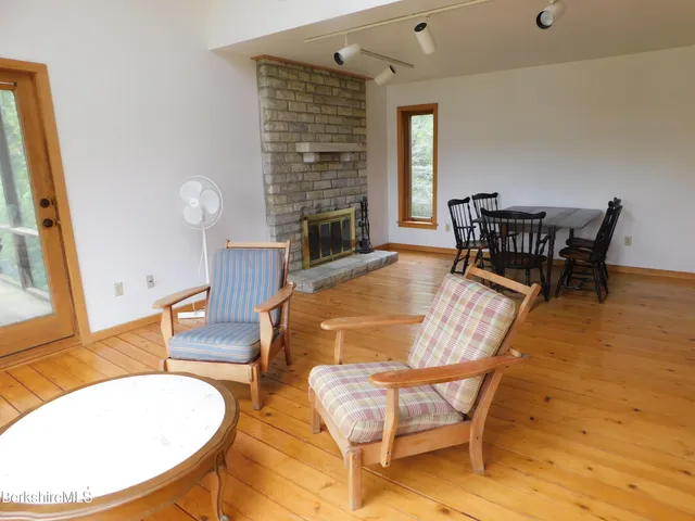 $3,500 | 122 Thomas Island Road, Pittsfield, MA 01201