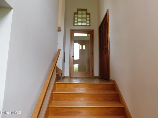 $3,500 | 122 Thomas Island Road, Pittsfield, MA 01201