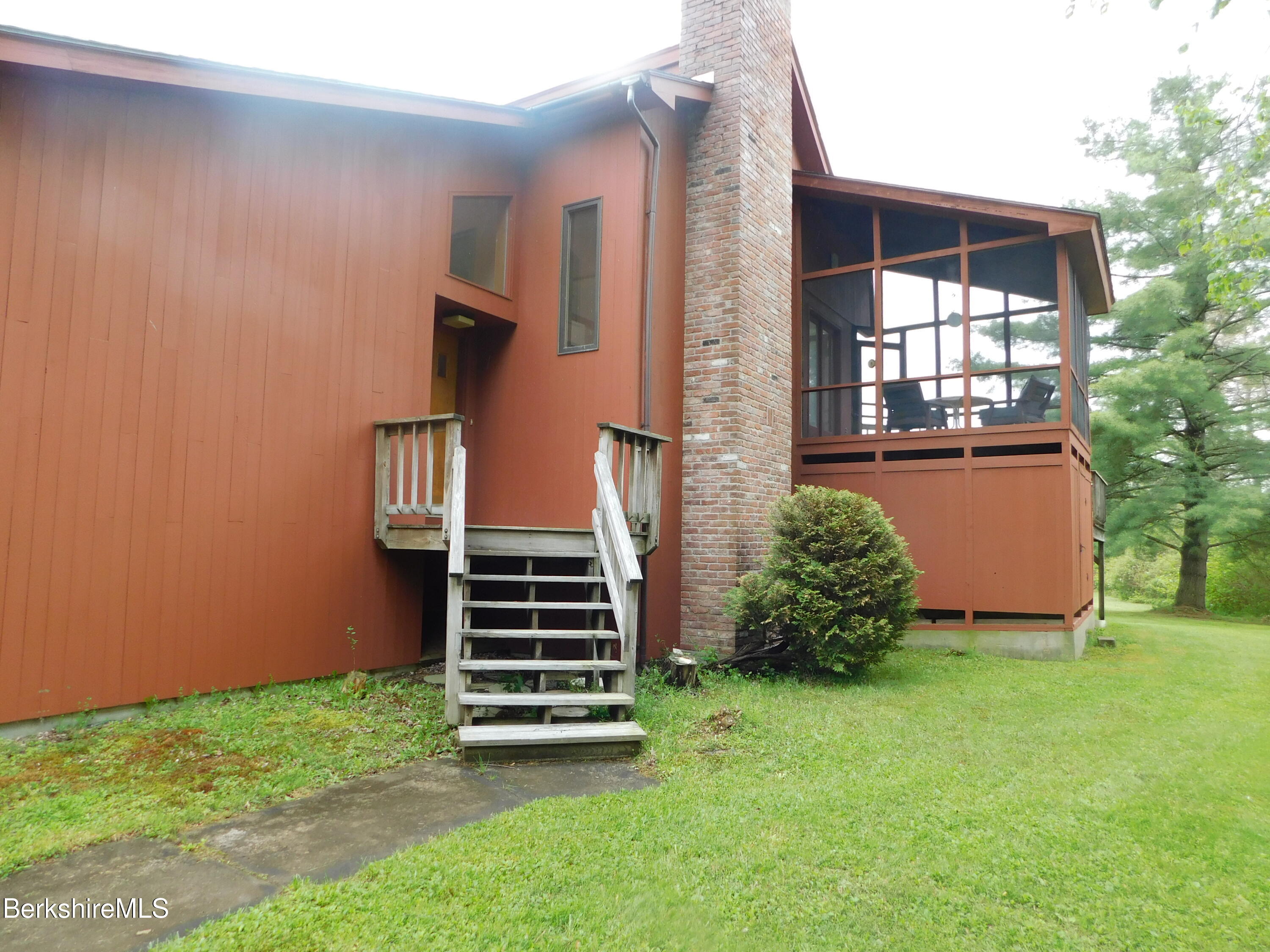 122 Thomas Island Road Pittsfield, MA 01201 - Photo 2 of 36 DSCN0036