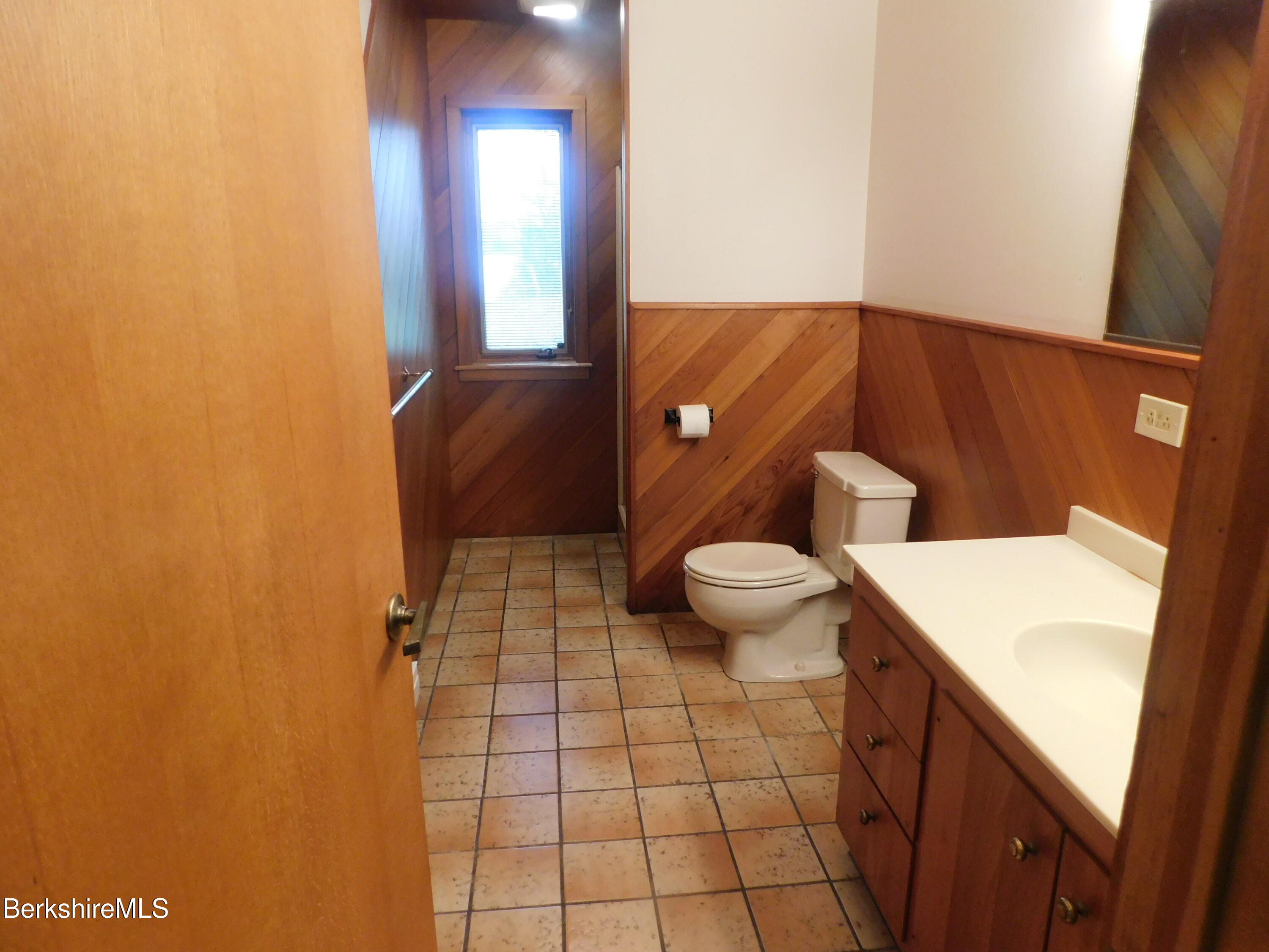 122 Thomas Island Road Pittsfield, MA 01201 - Photo 23 of 36 DSCN0017