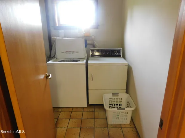 $3,500 | 122 Thomas Island Road, Pittsfield, MA 01201