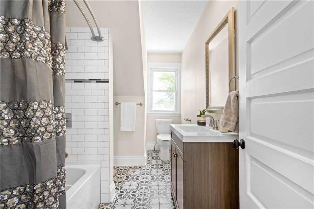 1015 Greentree Road Pittsburgh, PA 15220 - Photo 18 of 25 Full Bath on the Third Floor Features a Tub/Shower w/Custom Tile Surround and Chic Tile Flooring