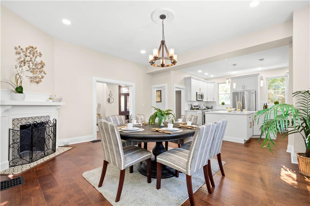 1015 Greentree Road Pittsburgh, PA 15220 - Photo 7 of 25 Dining Room Looking Into the Kitchen. Floorplan is Ideal for Today's Lifestyle!