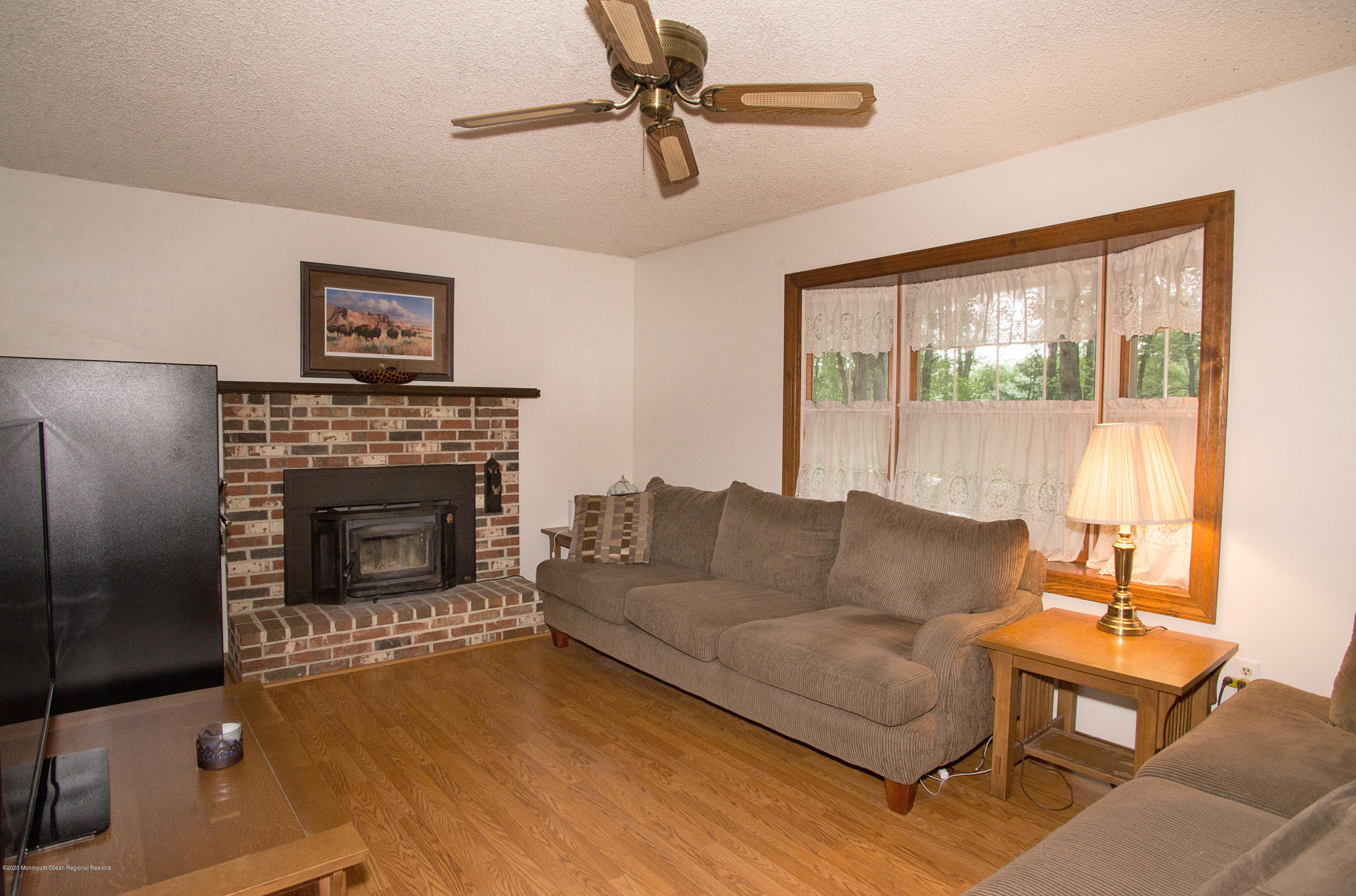 699 Pinehurst Road New Egypt, NJ 08533 - Photo 3 of 25 _RMJ1276 living room