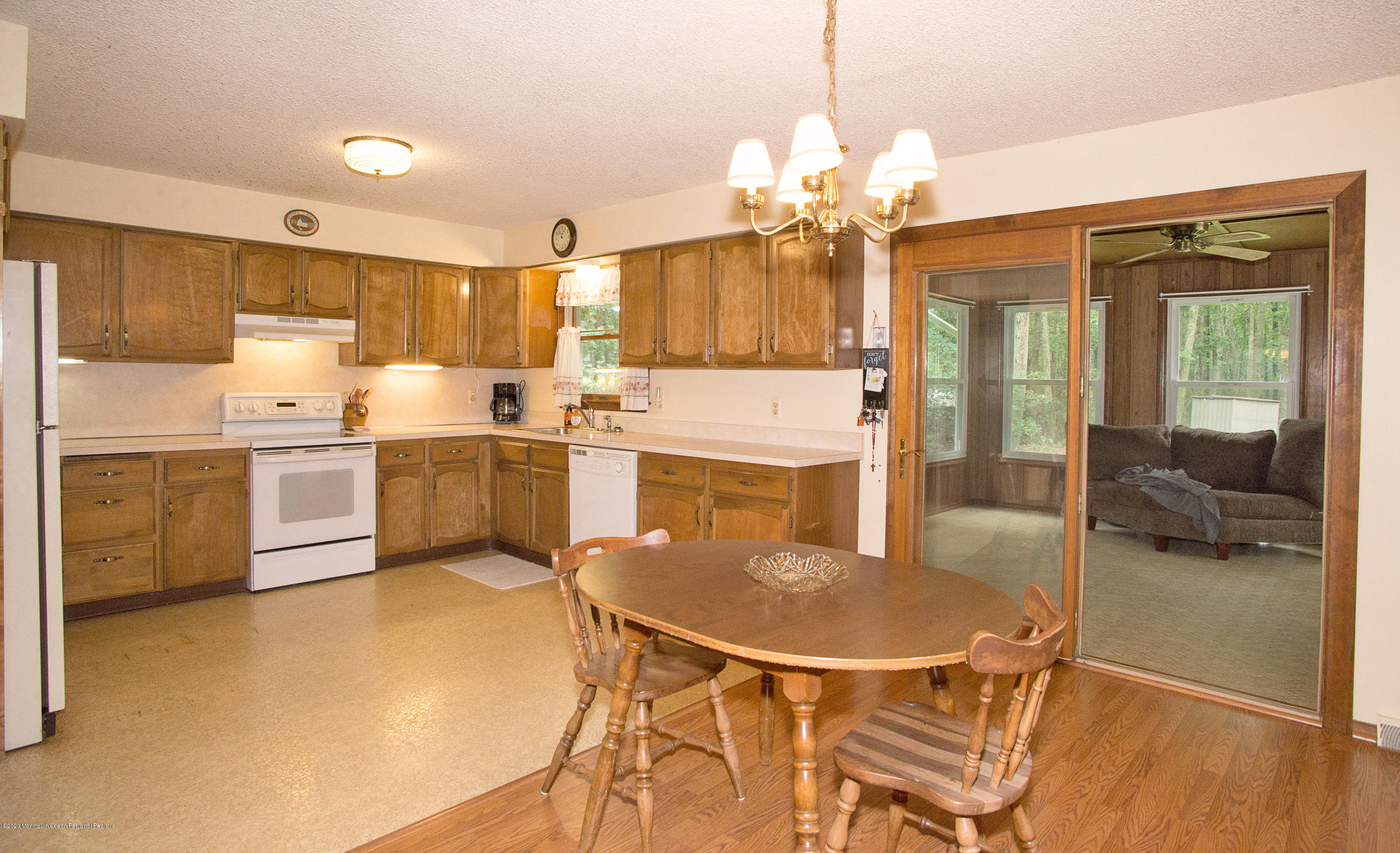 699 Pinehurst Road New Egypt, NJ 08533 - Photo 9 of 25 _RMJ1274 kitchen