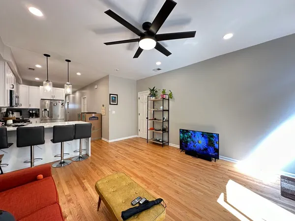 $3,500 | 1424 North Bosworth Avenue, Unit 1, Chicago, IL 60642