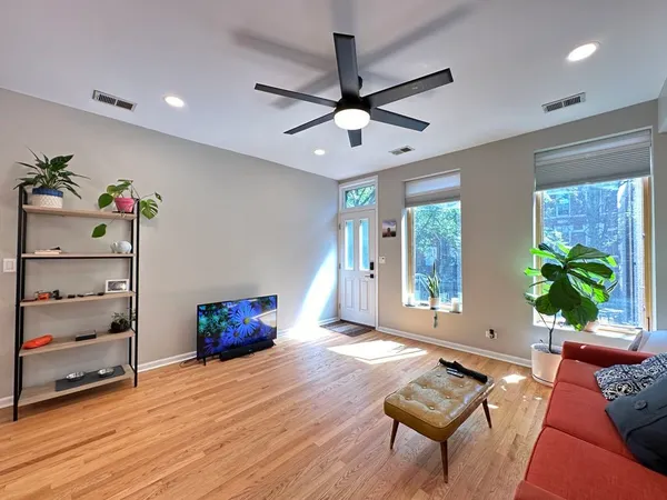 $3,500 | 1424 North Bosworth Avenue, Unit 1, Chicago, IL 60642