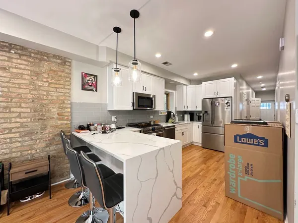 $3,500 | 1424 North Bosworth Avenue, Unit 1, Chicago, IL 60642