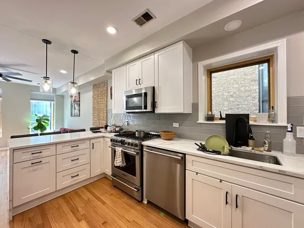 $3,500 | 1424 North Bosworth Avenue, Unit 1, Chicago, IL 60642