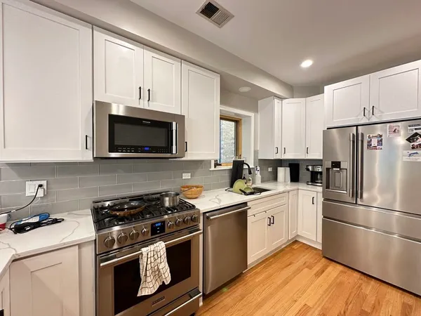 $3,500 | 1424 North Bosworth Avenue, Unit 1, Chicago, IL 60642