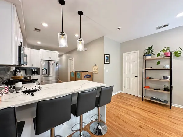 $3,500 | 1424 North Bosworth Avenue, Unit 1, Chicago, IL 60642