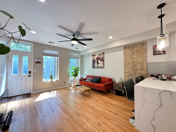 $3,500 | 1424 North Bosworth Avenue, Unit 1, Chicago, IL 60642
