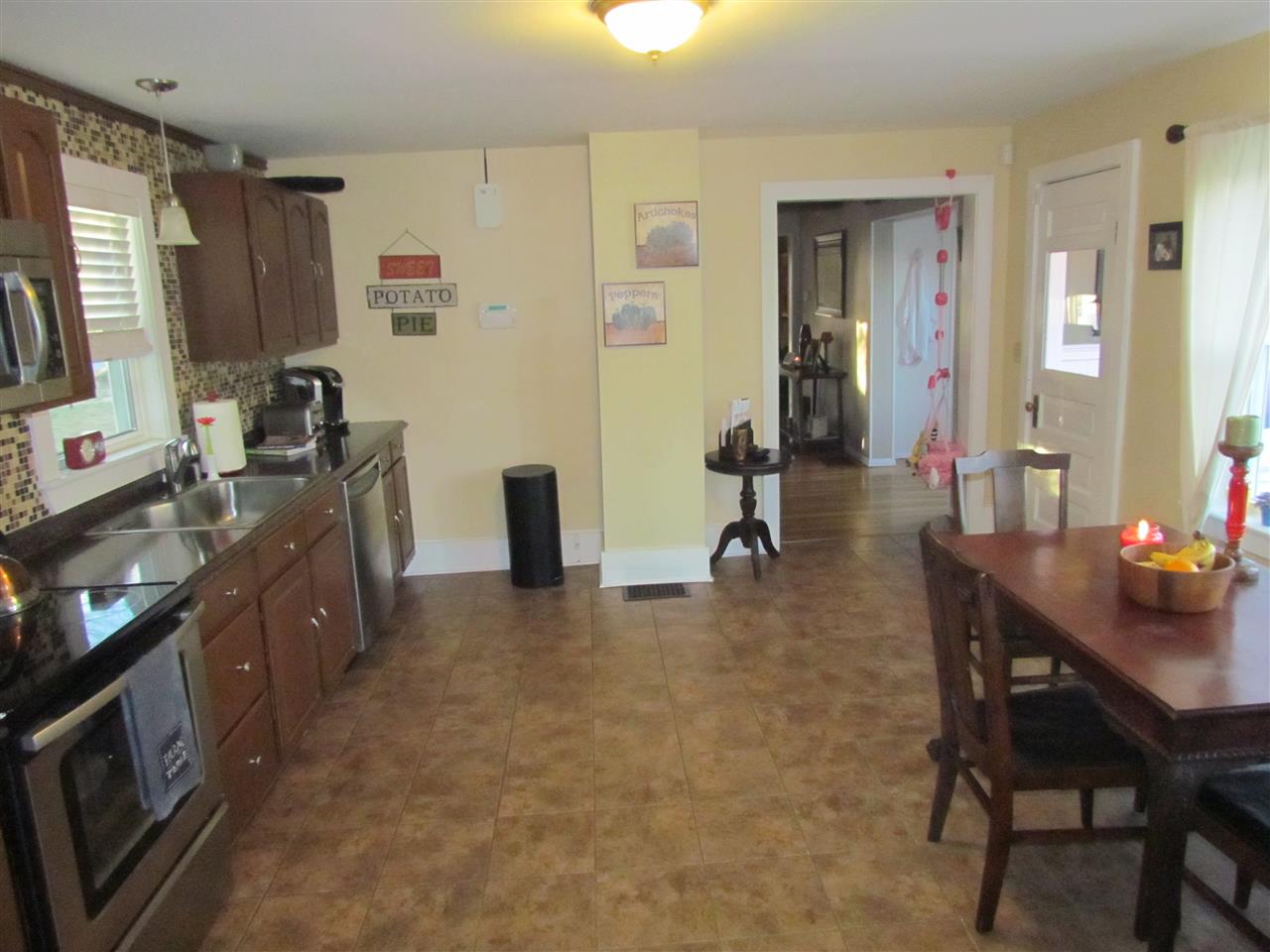 312 Goffstown Road Manchester, NH 03102 - Photo 4 of 20