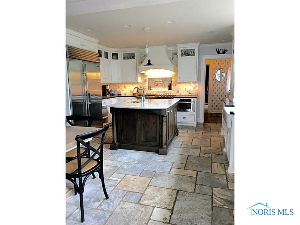 3735 Edgevale Road Toledo, OH 43606 - Photo 8 of 20 Kitchen.