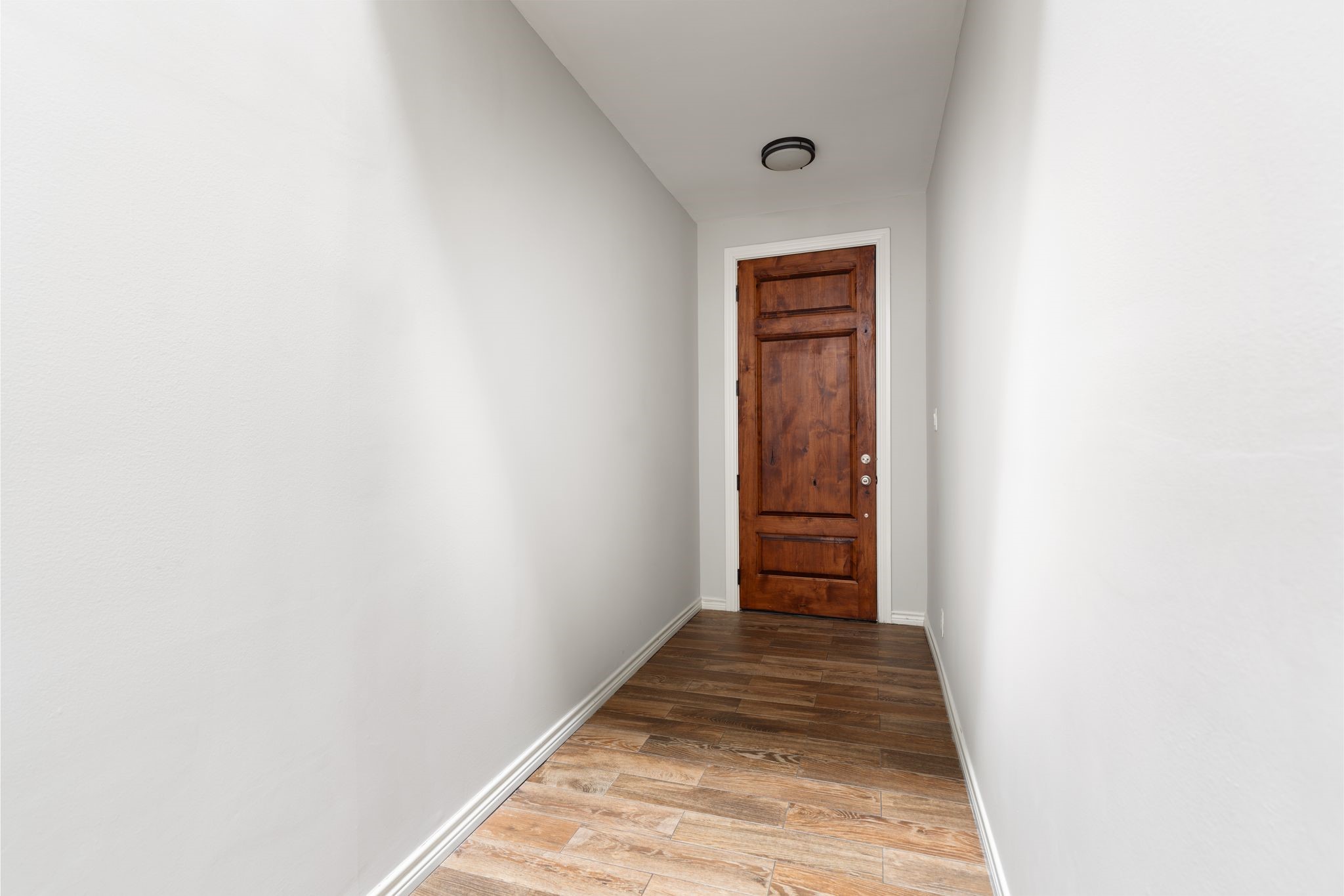 2612 Yupon Street Houston, TX 77006 - Photo 35 of 41 Bright front entry with fresh interior paint creates a clean and inviting arrival experience.