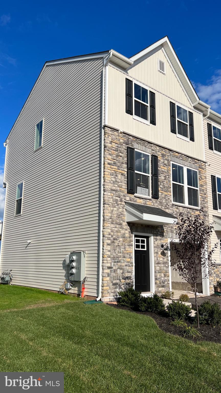 839 Pecan Road Spring City, PA 19475 - Photo 2 of 25