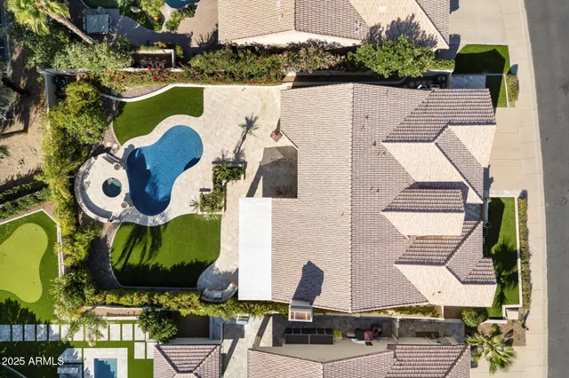 a picture of city view with lots of residential buildings