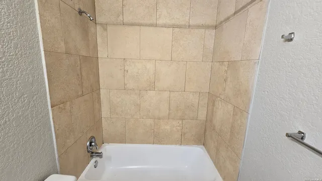 $820 | 516 Gentleman Road, Unit 19, Balcones Heights, TX 78201