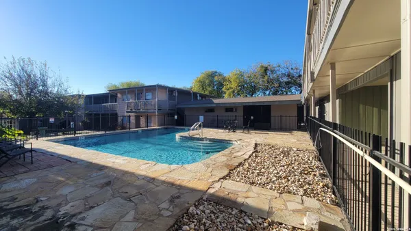 $750 | 516 Gentleman Road, Unit 19, Balcones Heights, TX 78201