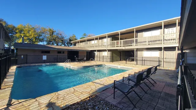 $820 | 516 Gentleman Road, Unit 19, Balcones Heights, TX 78201