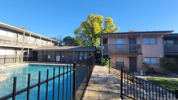 $750 | 516 Gentleman Road, Unit 19, Balcones Heights, TX 78201