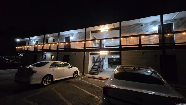 $750 | 516 Gentleman Road, Unit 19, Balcones Heights, TX 78201