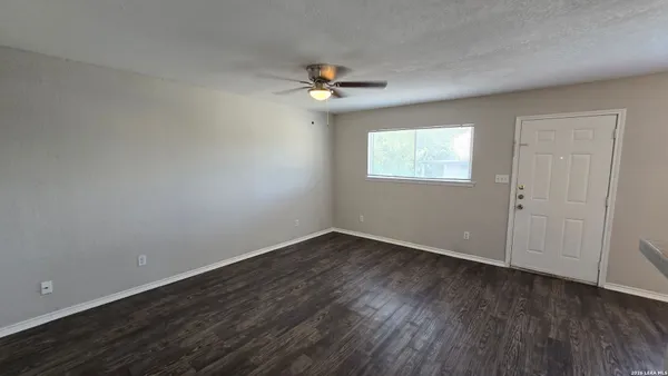 $750 | 516 Gentleman Road, Unit 19, Balcones Heights, TX 78201