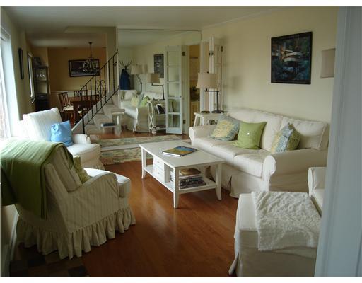 2730 Fernwald Road Pittsburgh, PA 15217 - Photo 2 of 16 Living Room.