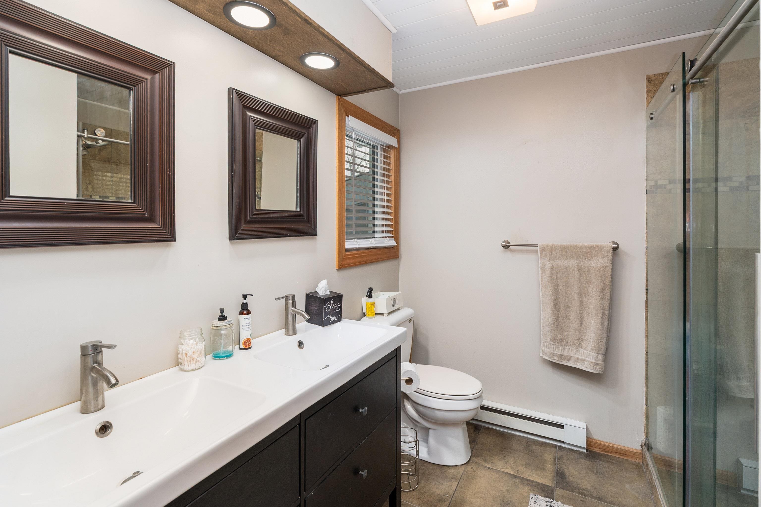 5105 Sheridan Road Hermantown, MN 55810 - Photo 22 of 39 Beautiful en suite 3/4 bath