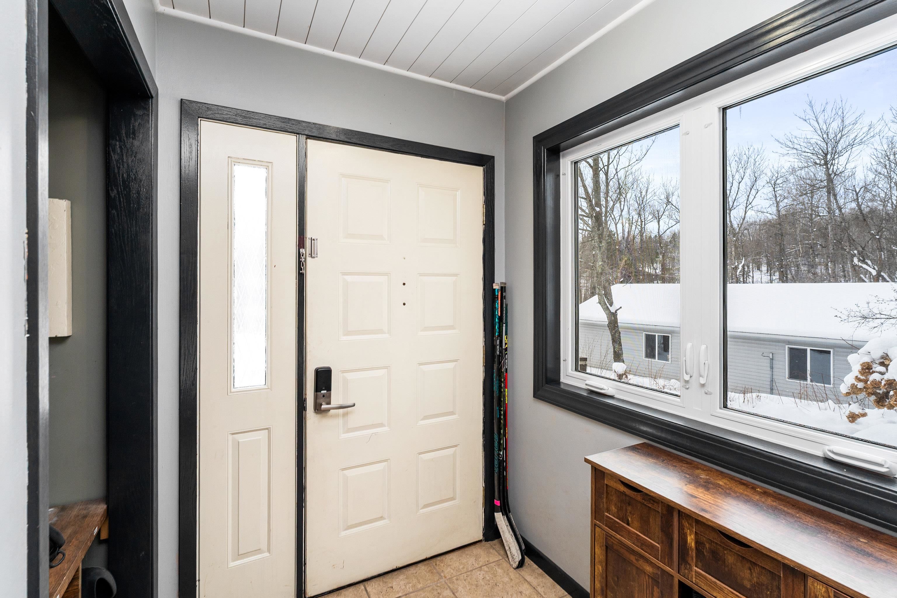 5105 Sheridan Road Hermantown, MN 55810 - Photo 5 of 39 Enterance and foyer