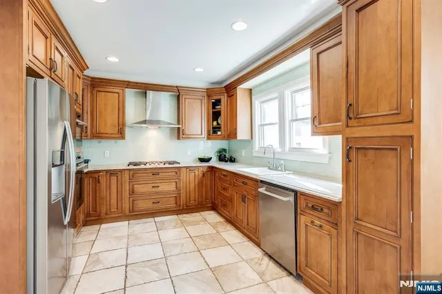 $995,000 | 19 Harding Road, Glen Rock, NJ 07452