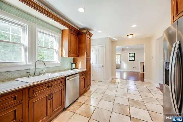 $995,000 | 19 Harding Road, Glen Rock, NJ 07452