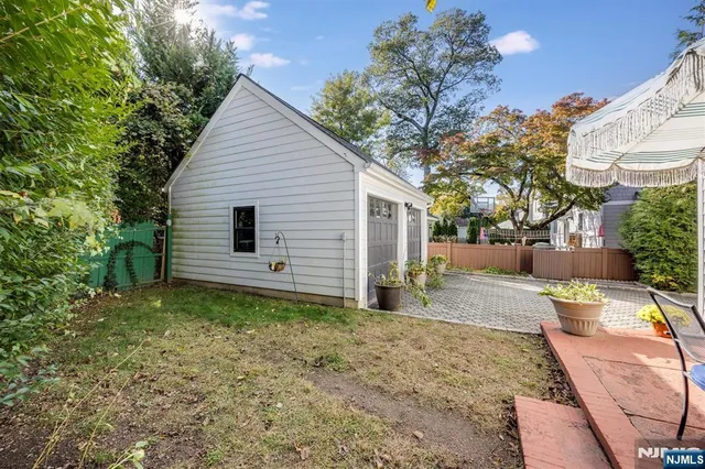 $995,000 | 19 Harding Road, Glen Rock, NJ 07452