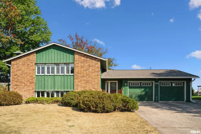 $197,500 | 210 16th Place, Camanche, IA 52730