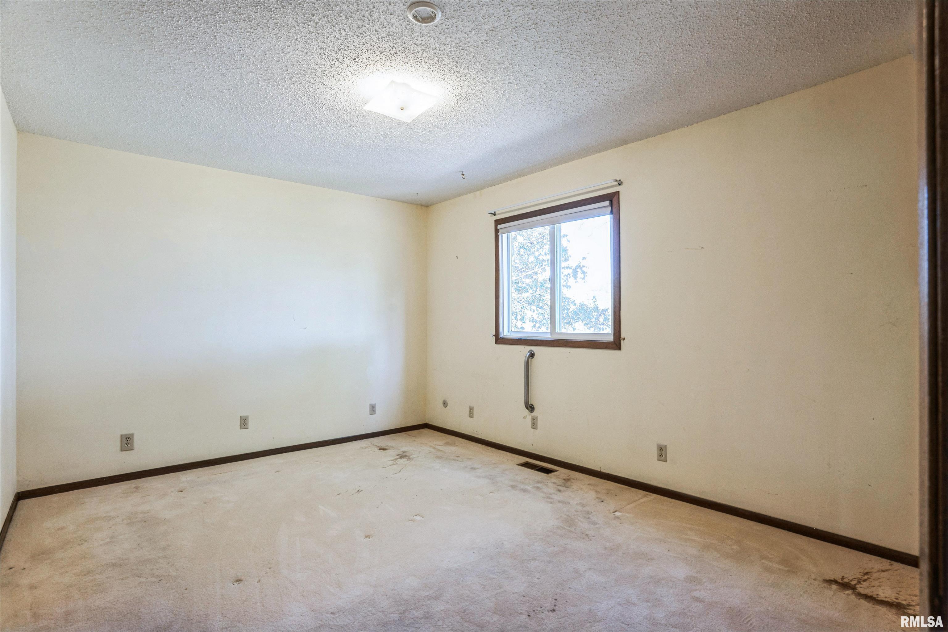 210 16th Place Camanche, IA 52730 - Photo 14 of 26