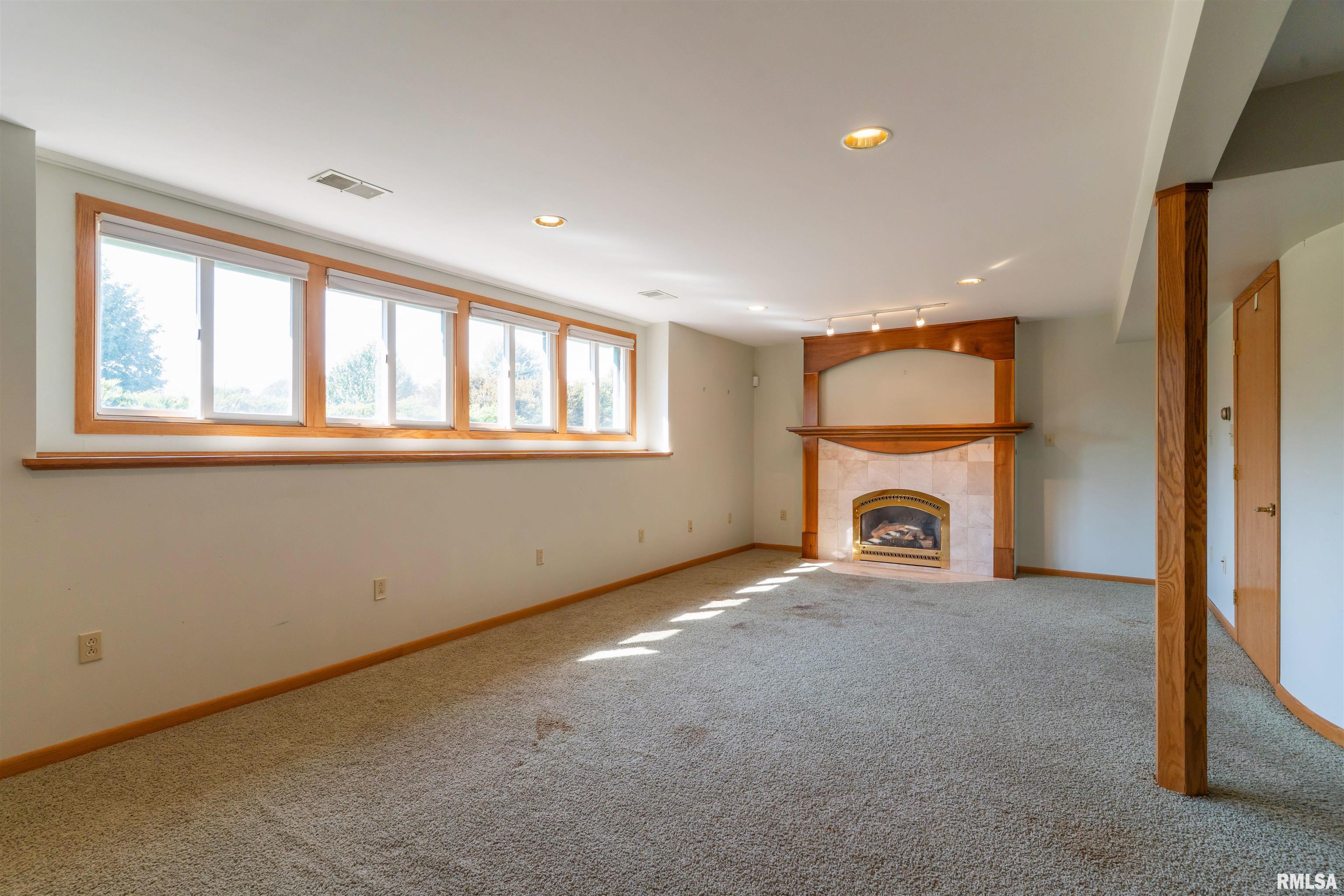 210 16th Place Camanche, IA 52730 - Photo 17 of 26