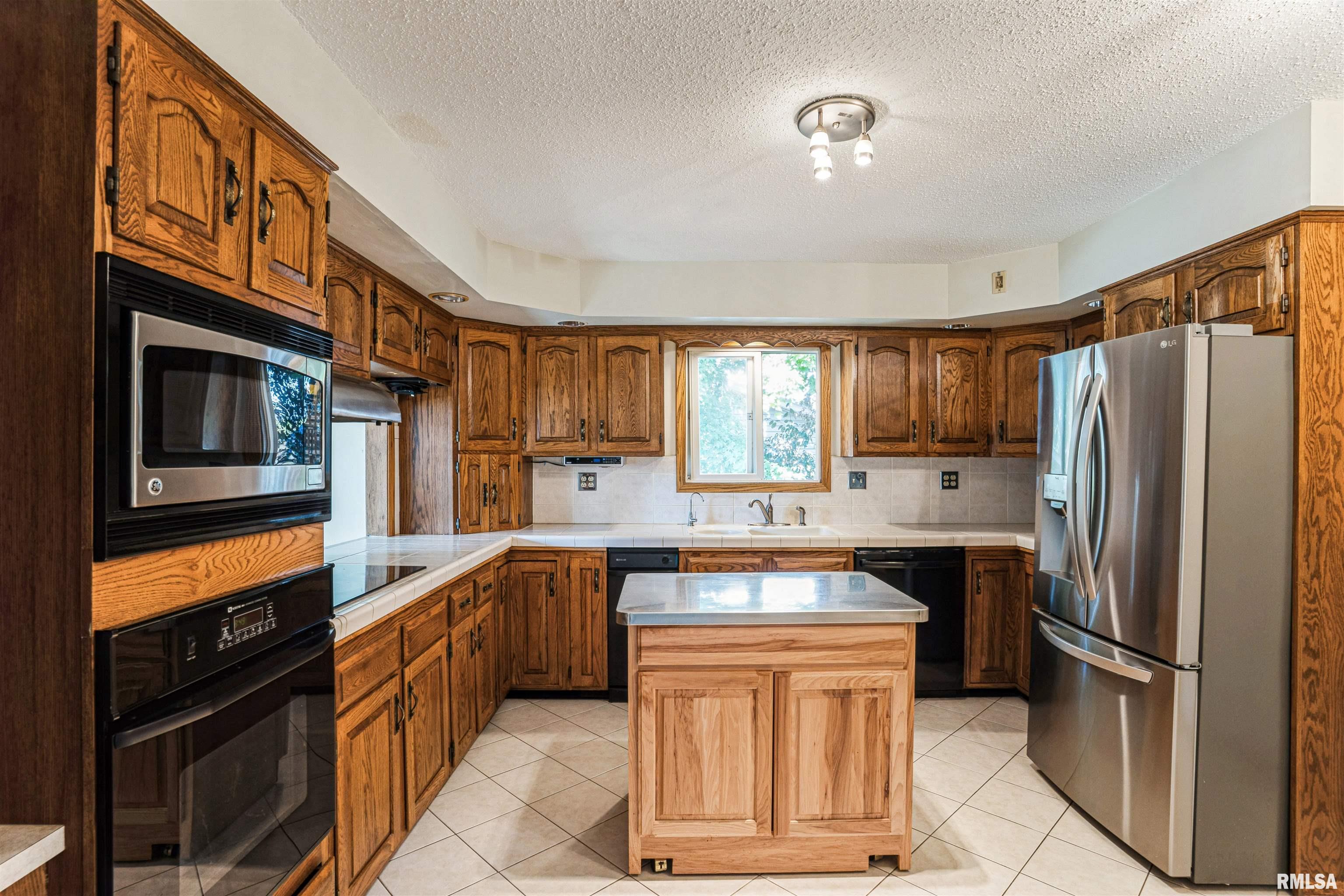 210 16th Place Camanche, IA 52730 - Photo 6 of 26