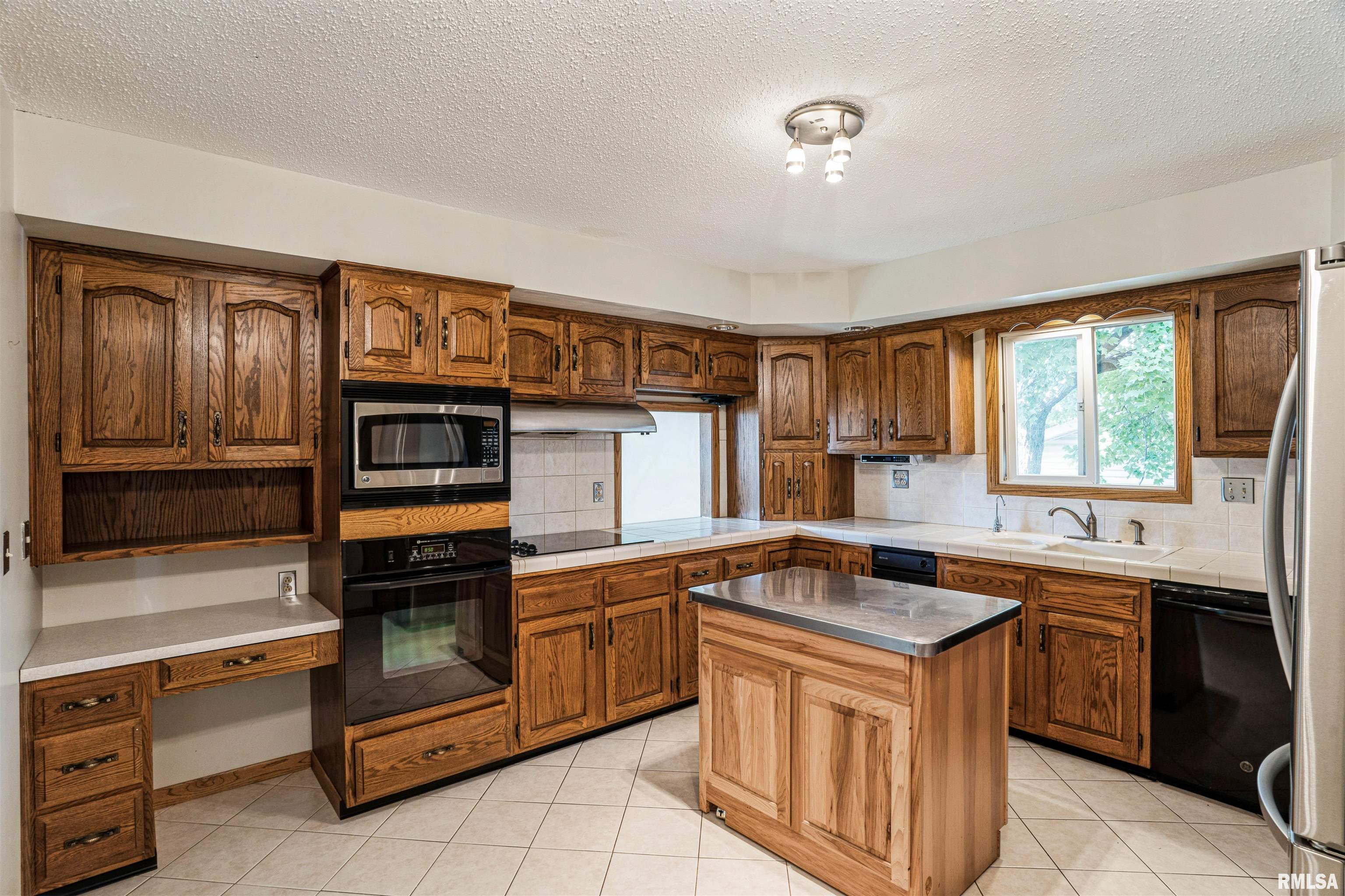 210 16th Place Camanche, IA 52730 - Photo 7 of 26